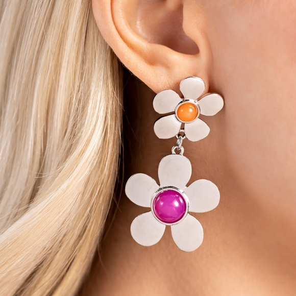 Fashionable Florals Pink Post Earrings Orange *Vintage* - Picture 3 of 4